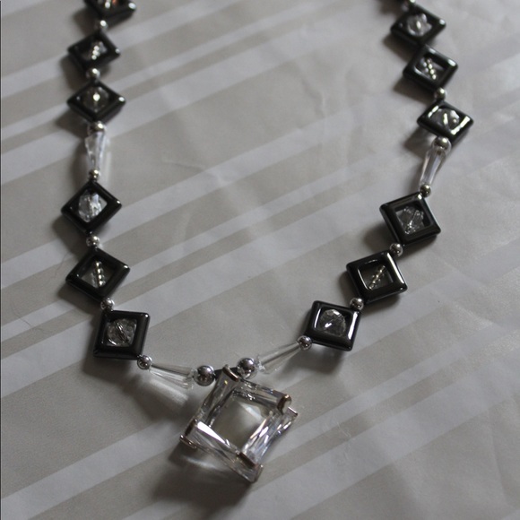 Glass bead necklace and earring set. - Picture 3 of 3